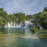 Vacation Bobijevi Dvori Дом отдыха Slivno (Sibenik-Knin)