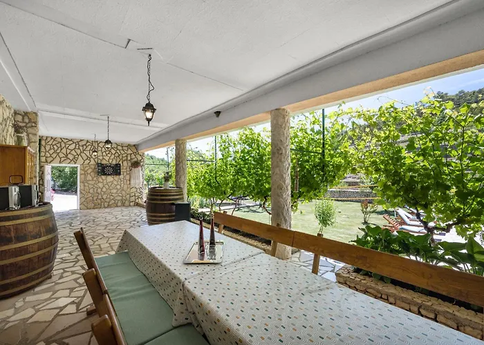 Vacation Bobijevi Dvori * Slivno (Sibenik-Knin)